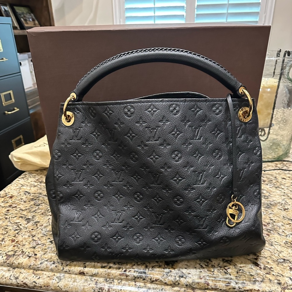 Authentic Louis Vuitton Artsy